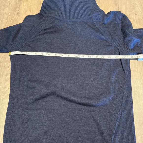 Lululemon sweat and Savana merino wool sweater - Picture 8 of 8